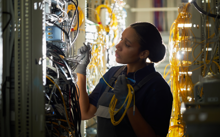 Conectividade aliada à eficiência energética: como a integração entre banda larga e descontos na conta de luz redefine a fidelização em BH?