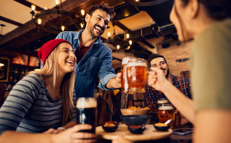 Descentralização da folia e economia noturna: como os "esquentas" de Carnaval movimentam o setor de bares na Zona Norte de Manaus?