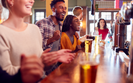 Lazer periférico e identidade cultural: como a música ao vivo sustenta a microeconomia noturna em Piau?