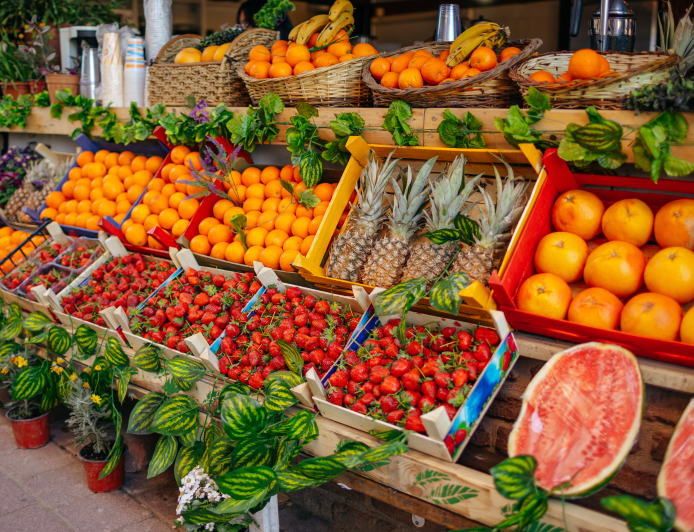 Acesso à alimentação saudável: como a logística de reposição bissemanal influencia o consumo de frescos no varejo regional?