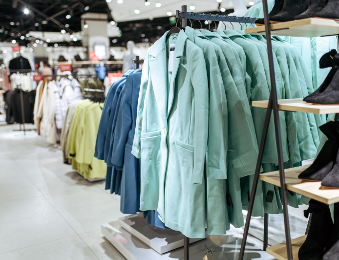 Desafios do varejo têxtil: é possível alinhar tendências de moda a preços populares em cenários de retração econômica?