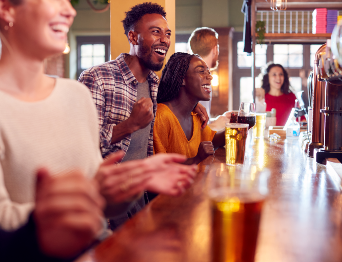 Lazer periférico e identidade cultural: como a música ao vivo sustenta a microeconomia noturna em Piau?